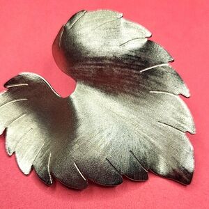 Silver Leaf Scraf Holder